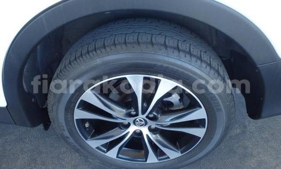 Acheter Occasion Voiture Toyota RAV4 Blanc à Antananarivo, Analamanga Acheter Occasion Voiture Toyota RAV4 Blanc à Antananarivo, Analamanga