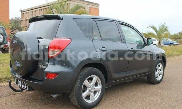Acheter Occasion Voiture Toyota RAV4 Noir à Antananarivo, Analamanga Acheter Occasion Voiture Toyota RAV4 Noir à Antananarivo, Analamanga