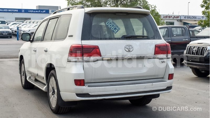 Big with watermark toyota land cruiser diana import dubai 4419