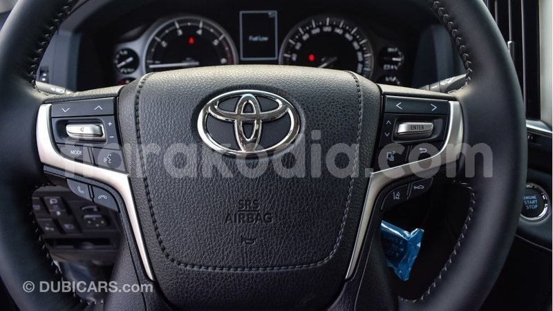 Big with watermark toyota land cruiser diana import dubai 4419