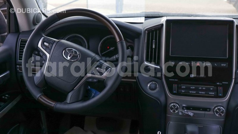 Big with watermark toyota land cruiser diana import dubai 4420