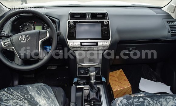 Acheter Import Voiture Toyota Prado Noir à Import - Dubai, Diana Acheter Import Voiture Toyota Prado Noir à Import - Dubai, Diana