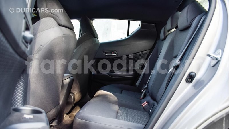 Big with watermark toyota c hr diana import dubai 4440