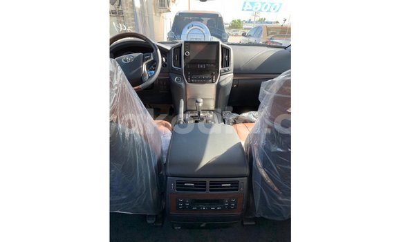 Hividy Toyota Land Cruiser fotsy Car in Import - Dubai in Diana Hividy Toyota Land Cruiser fotsy Car in Import - Dubai in Diana