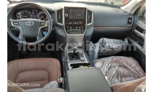 Acheter Import Voiture Toyota Land Cruiser Blanc à Import - Dubai, Diana Acheter Import Voiture Toyota Land Cruiser Blanc à Import - Dubai, Diana