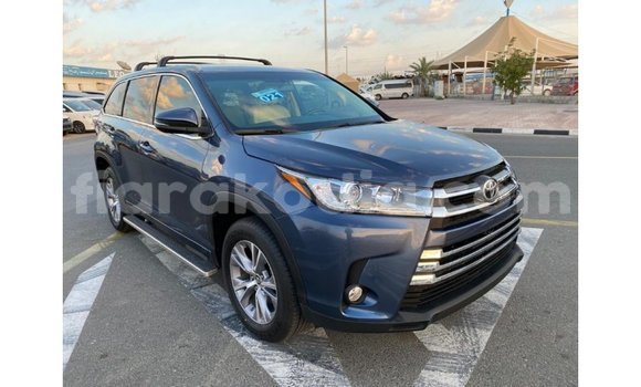 Acheter Import Voiture Toyota Highlander Bleu à Import - Dubai, Diana Acheter Import Voiture Toyota Highlander Bleu à Import - Dubai, Diana