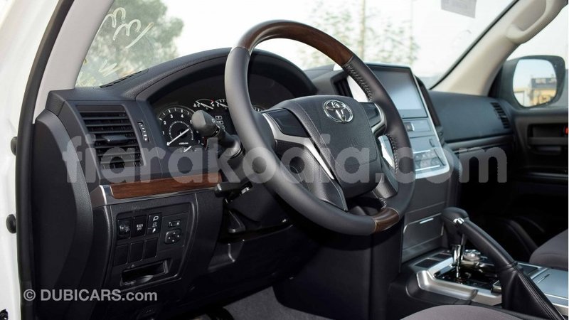 Big with watermark toyota land cruiser diana import dubai 4488