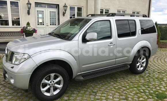 Acheter Occasion Voiture Nissan Pathfinder Gris à Antananarivo au Analamanga Acheter Occasion Voiture Nissan Pathfinder Gris à Antananarivo au Analamanga