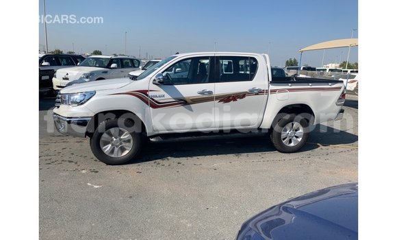 Hividy Toyota Hilux fotsy Car in Import - Dubai in Diana Hividy Toyota Hilux fotsy Car in Import - Dubai in Diana