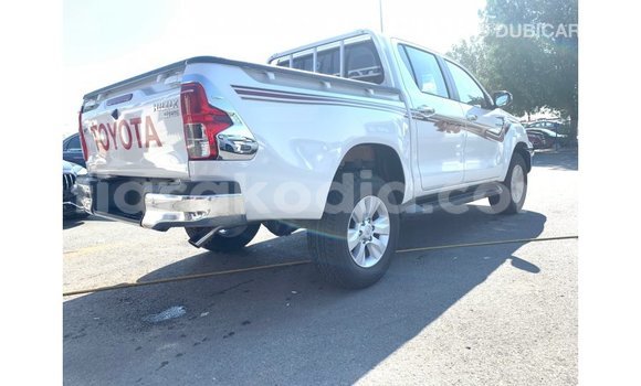 Hividy Toyota Hilux fotsy Car in Import - Dubai in Diana Hividy Toyota Hilux fotsy Car in Import - Dubai in Diana