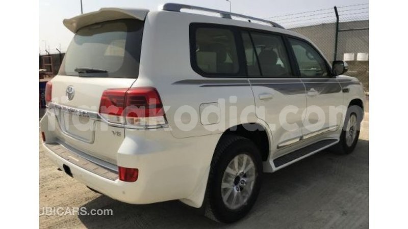 Big with watermark toyota land cruiser diana import dubai 4494