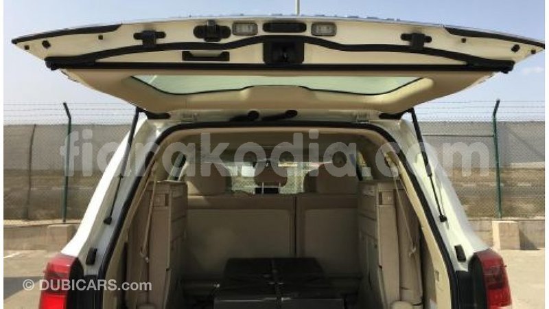 Big with watermark toyota land cruiser diana import dubai 4494