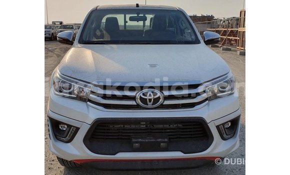 Acheter Import Voiture Toyota Hilux Blanc à Import - Dubai, Diana Acheter Import Voiture Toyota Hilux Blanc à Import - Dubai, Diana
