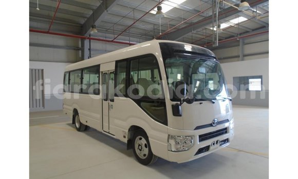 Acheter Import Voiture Abarth 595 Blanc à Import - Dubai, Diana