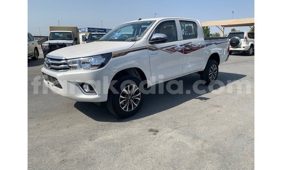 Hividy Toyota Hilux fotsy Car in Import - Dubai in Diana Hividy Toyota Hilux fotsy Car in Import - Dubai in Diana