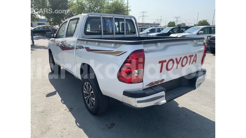 Big with watermark toyota hilux diana import dubai 4511