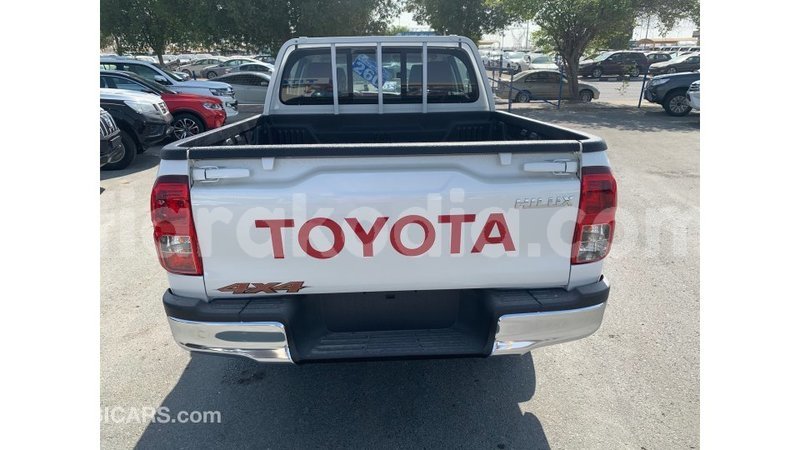 Big with watermark toyota hilux diana import dubai 4511