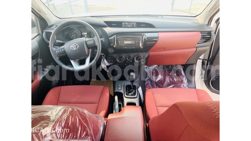 Big with watermark toyota hilux diana import dubai 4511