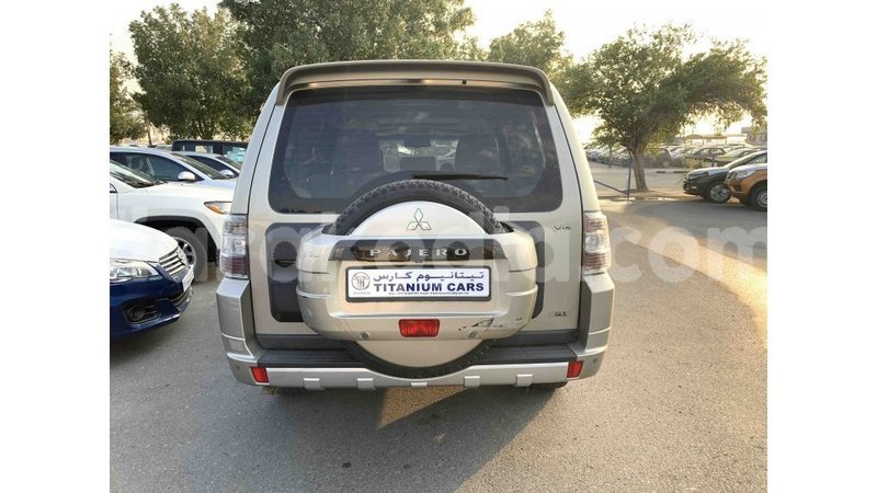 Big with watermark mitsubishi pajero diana import dubai 4519