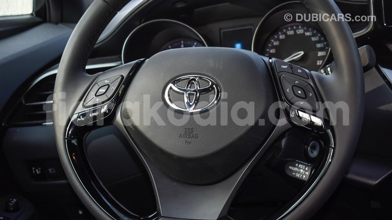 Big with watermark toyota c hr diana import dubai 4526