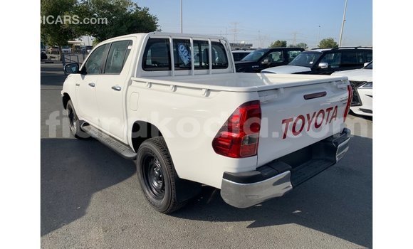 Hividy Toyota Hilux fotsy Car in Import - Dubai in Diana Hividy Toyota Hilux fotsy Car in Import - Dubai in Diana