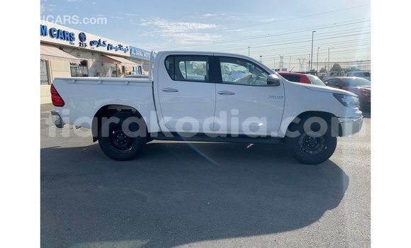 Hividy Toyota Hilux fotsy Car in Import - Dubai in Diana Hividy Toyota Hilux fotsy Car in Import - Dubai in Diana
