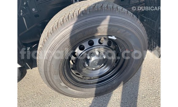 Hividy Toyota Hilux fotsy Car in Import - Dubai in Diana Hividy Toyota Hilux fotsy Car in Import - Dubai in Diana