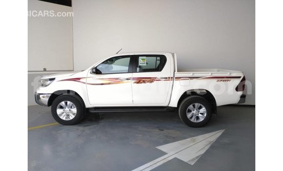 Hividy Toyota Hilux fotsy Car in Import - Dubai in Diana Hividy Toyota Hilux fotsy Car in Import - Dubai in Diana
