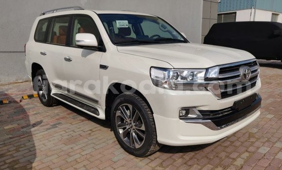 Hividy Toyota Land Cruiser fotsy Car in Import - Dubai in Diana Hividy Toyota Land Cruiser fotsy Car in Import - Dubai in Diana