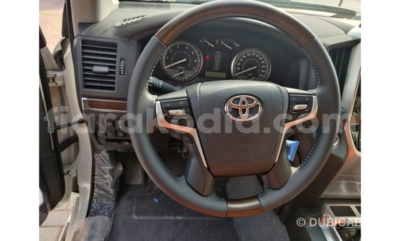 Hividy Toyota Land Cruiser fotsy Car in Import - Dubai in Diana Hividy Toyota Land Cruiser fotsy Car in Import - Dubai in Diana