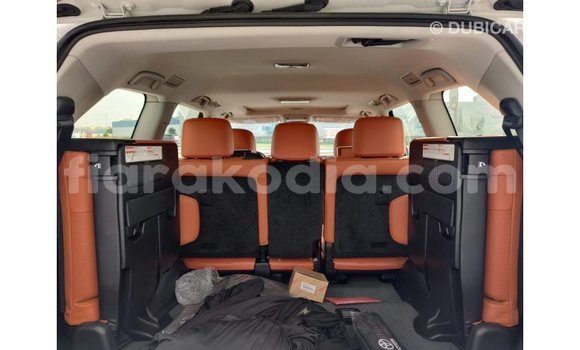 Hividy Toyota Land Cruiser fotsy Car in Import - Dubai in Diana Hividy Toyota Land Cruiser fotsy Car in Import - Dubai in Diana