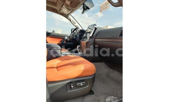 Hividy Toyota Land Cruiser fotsy Car in Import - Dubai in Diana Hividy Toyota Land Cruiser fotsy Car in Import - Dubai in Diana