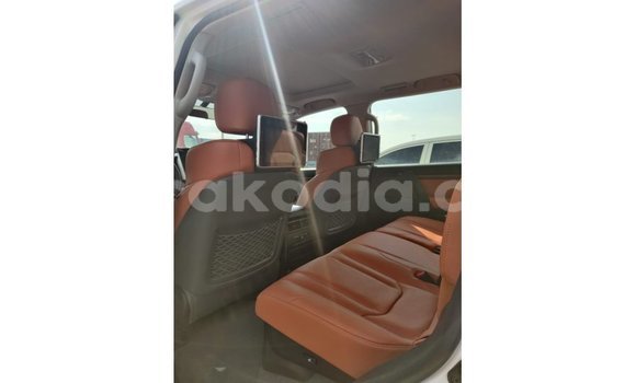 Hividy Toyota Land Cruiser fotsy Car in Import - Dubai in Diana Hividy Toyota Land Cruiser fotsy Car in Import - Dubai in Diana
