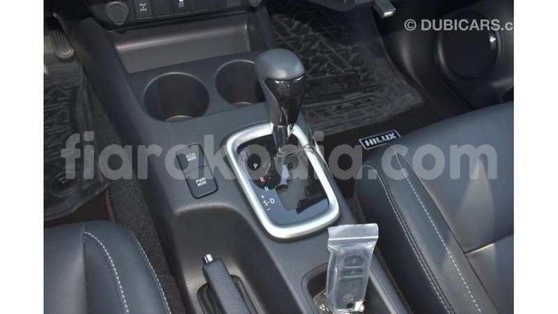 Big with watermark toyota hilux diana import dubai 4550