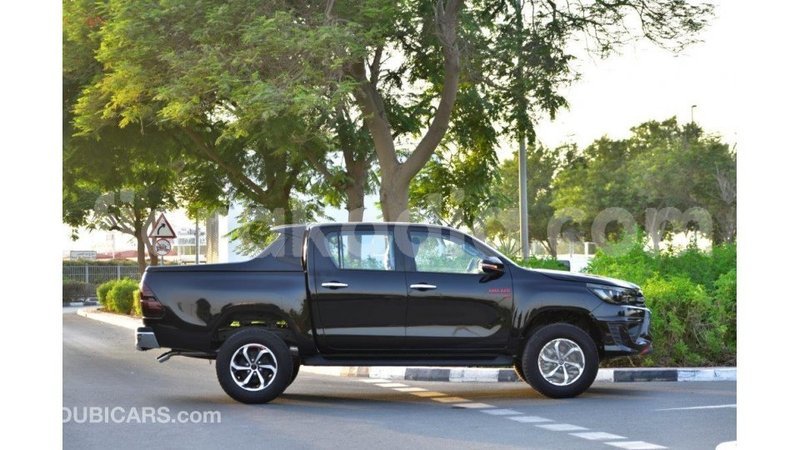 Big with watermark toyota hilux diana import dubai 4552