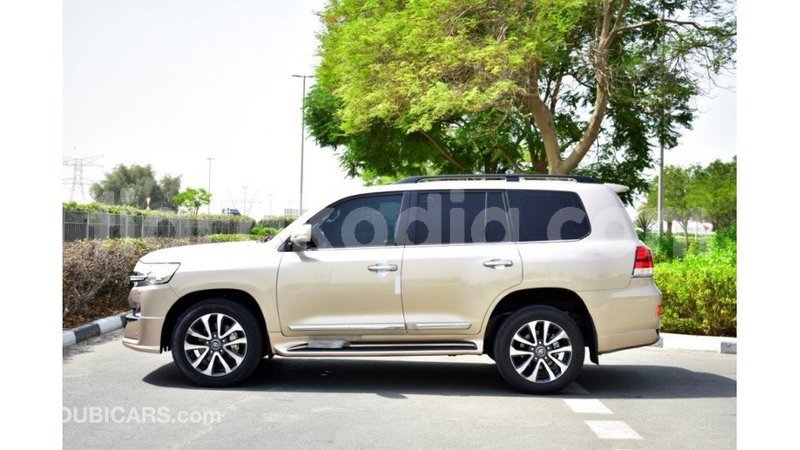 Big with watermark toyota land cruiser diana import dubai 4557