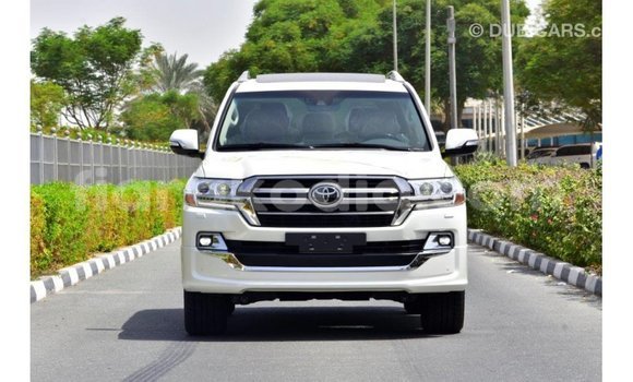 Acheter Import Voiture Toyota Land Cruiser Blanc à Import - Dubai, Diana Acheter Import Voiture Toyota Land Cruiser Blanc à Import - Dubai, Diana