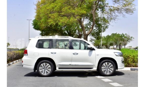 Acheter Import Voiture Toyota Land Cruiser Blanc à Import - Dubai, Diana Acheter Import Voiture Toyota Land Cruiser Blanc à Import - Dubai, Diana