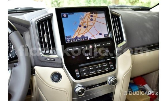 Acheter Import Voiture Toyota Land Cruiser Blanc à Import - Dubai, Diana Acheter Import Voiture Toyota Land Cruiser Blanc à Import - Dubai, Diana