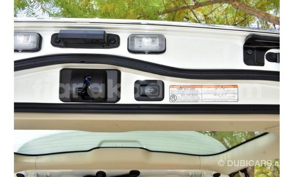 Acheter Import Voiture Toyota Land Cruiser Blanc à Import - Dubai, Diana Acheter Import Voiture Toyota Land Cruiser Blanc à Import - Dubai, Diana