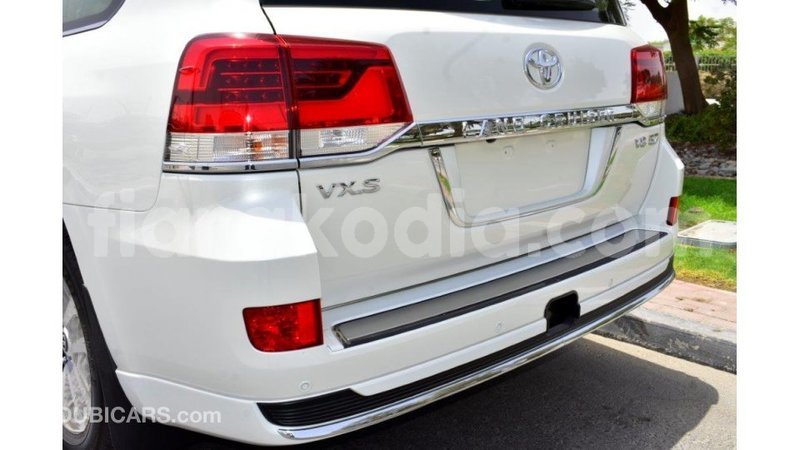 Big with watermark toyota land cruiser diana import dubai 4561