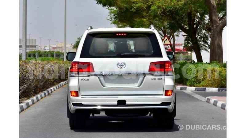 Big with watermark toyota land cruiser diana import dubai 4561