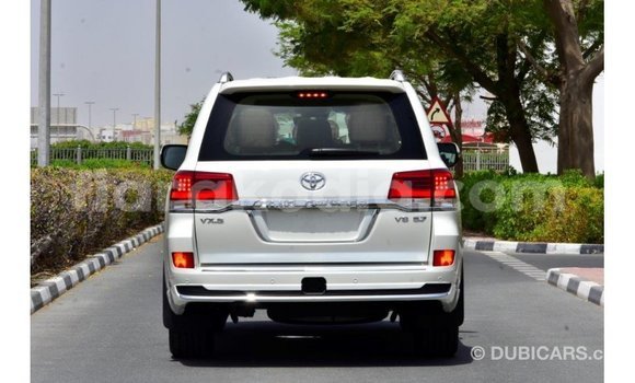 Acheter Import Voiture Toyota Land Cruiser Blanc à Import - Dubai, Diana Acheter Import Voiture Toyota Land Cruiser Blanc à Import - Dubai, Diana