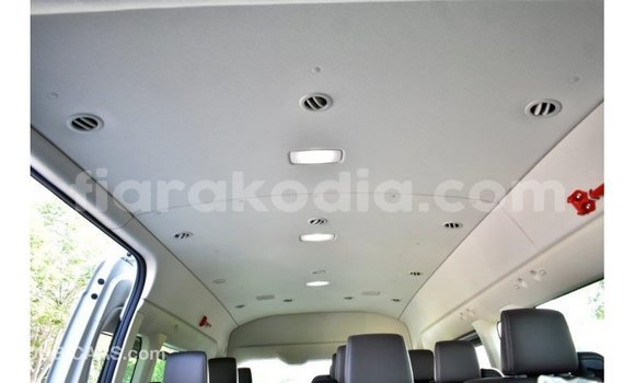 Hividy Toyota Hiace fotsy Car in Import - Dubai in Diana Hividy Toyota Hiace fotsy Car in Import - Dubai in Diana