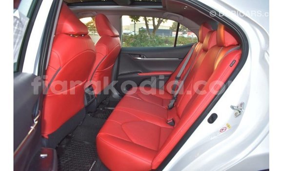 Acheter Import Voiture Toyota Camry Blanc à Import - Dubai, Diana Acheter Import Voiture Toyota Camry Blanc à Import - Dubai, Diana