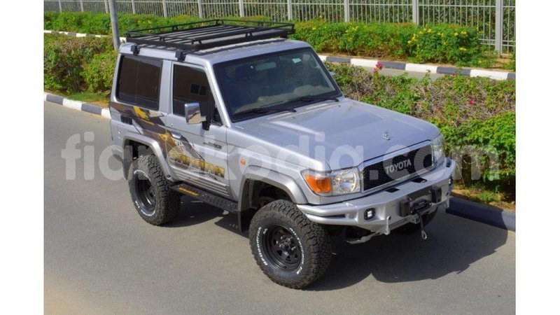 Big with watermark toyota land cruiser diana import dubai 4568