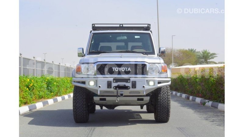 Big with watermark toyota land cruiser diana import dubai 4568