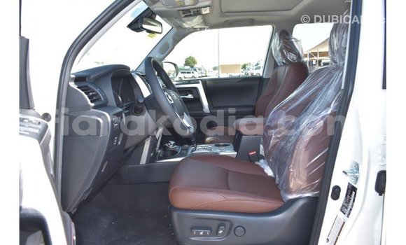 Acheter Import Utilitaire Toyota HiAce Blanc à Import - Dubai, Diana Acheter Import Utilitaire Toyota HiAce Blanc à Import - Dubai, Diana