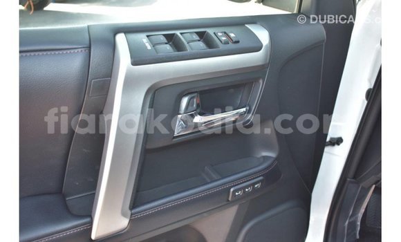 Acheter Import Utilitaire Toyota HiAce Blanc à Import - Dubai, Diana Acheter Import Utilitaire Toyota HiAce Blanc à Import - Dubai, Diana