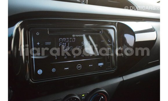 Acheter Import Voiture Toyota Hilux Blanc à Import - Dubai, Diana Acheter Import Voiture Toyota Hilux Blanc à Import - Dubai, Diana